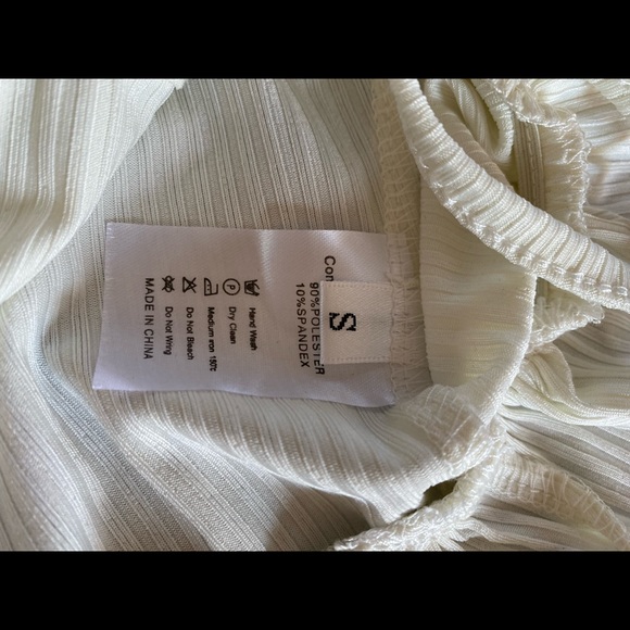 Adorable Ruffled cinched Ribbed Crop top with adjustable straps..  Brand New. - Picture 4 of 11